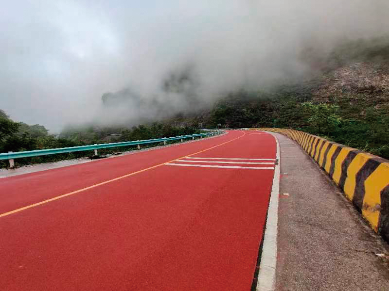 贵州安顺小弄袍隧道口路面改造